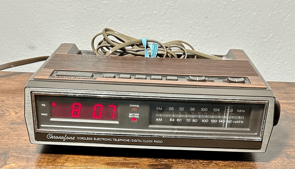 Vintage Radio Shack Woodgrain Chronofone Et-380 Clock. No telephone